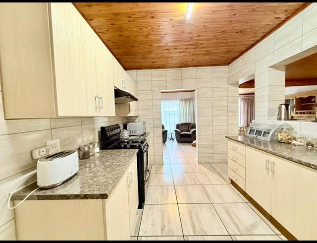 3 BEDROOM HOUSE FOR SALE IN FLORA GARDENS